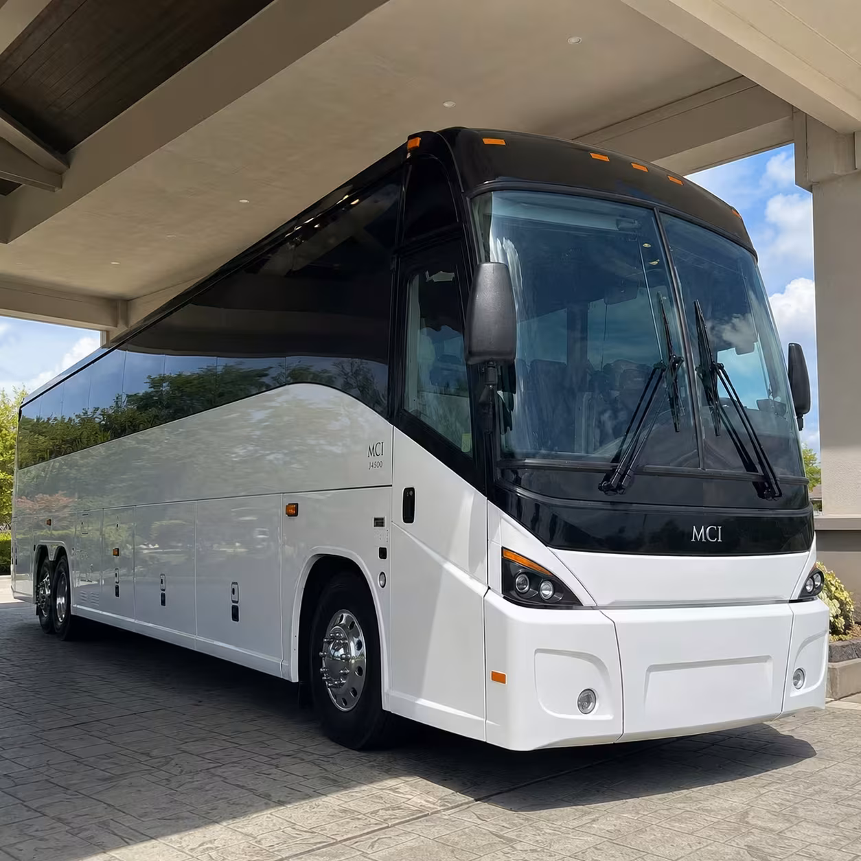 manhattan shuttle buses for the veterans day parade and fleet week